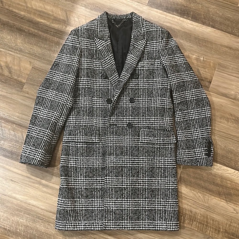 Men’s black and white houndstooth coat
